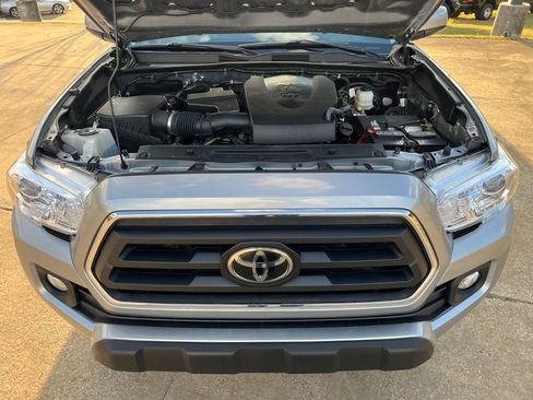 Used 2021 Toyota Tacoma SR5 AWD/4WD image 18