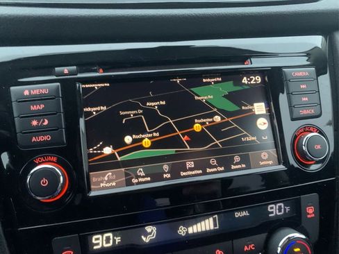 Used 2019 Nissan Rogue SV w/ Premium Package image 26