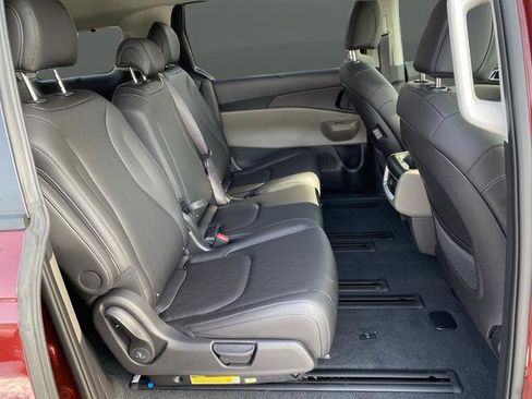 New 2026 Kia Carnival EX image 37