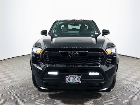 Used 2025 Toyota Tacoma TRD Off-Road image 3