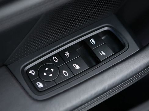 Used 2022 Porsche Taycan 4S image 18