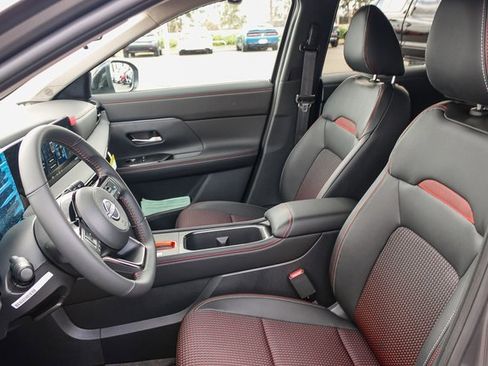 New 2026 Nissan Kicks SR w/ Cold Weather Package image 18