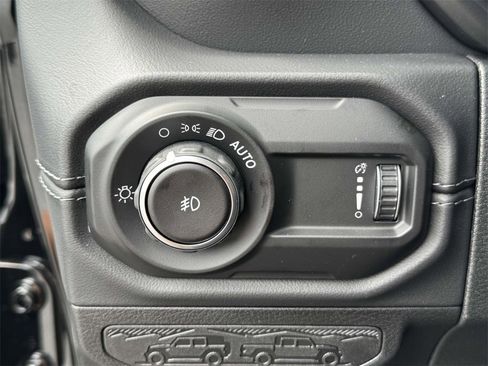 New 2025 Jeep Wrangler Sahara w/ Technology Group image 28