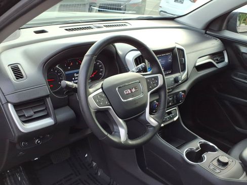 Used 2024 GMC Terrain SLT AWD/4WD image 5