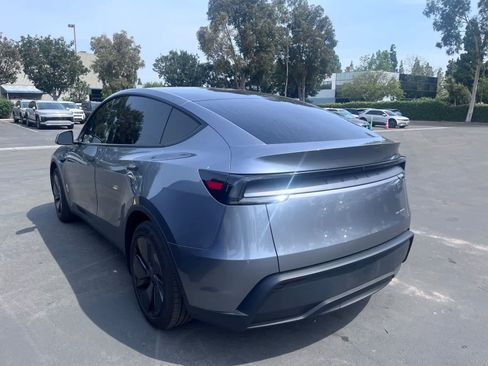 Used 2026 Tesla Model Y AWD image 4