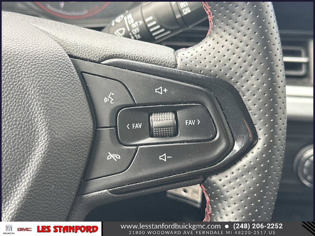 Used 2024 Chevrolet Trax RS FWD image 24