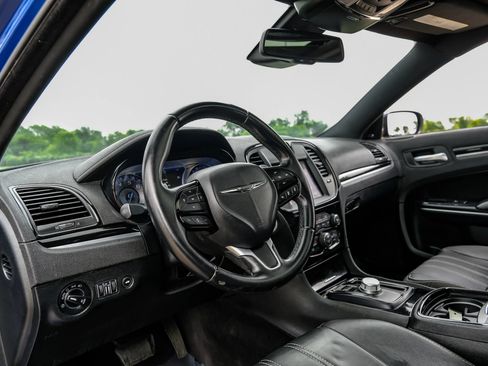 Used 2018 Chrysler 300 S w/ 300S Premium Group RWD image 3