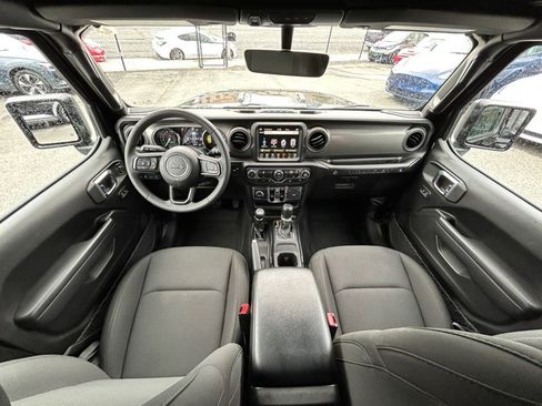 Used 2023 Jeep Wrangler Unlimited w/ Sun & Screen Package image 13