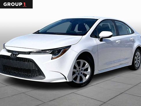 Used 2021 Toyota Corolla LE image 1