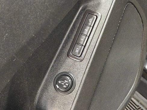 Used 2018 Chevrolet Equinox Premier image 52