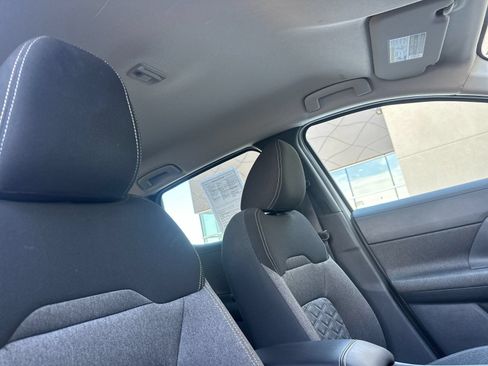 Used 2025 Nissan Kicks SV AWD/4WD image 17