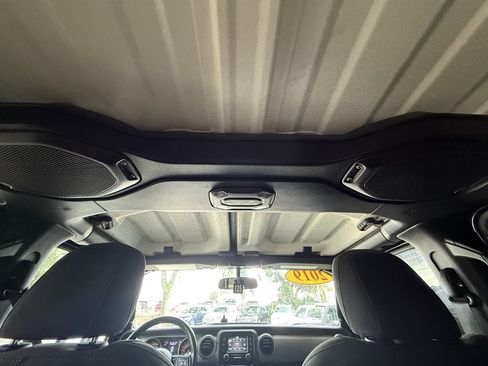 Used 2019 Jeep Wrangler Unlimited Sport S AWD/4WD image 19