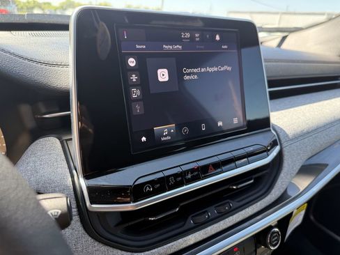 Used 2025 Jeep Compass Sport image 32