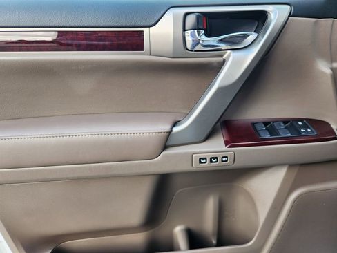 Used 2017 Lexus GX 460 Premium w/ Premium Package image 23