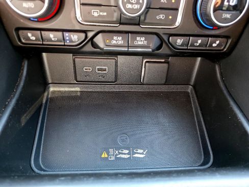 Used 2021 Chevrolet Suburban High Country image 25