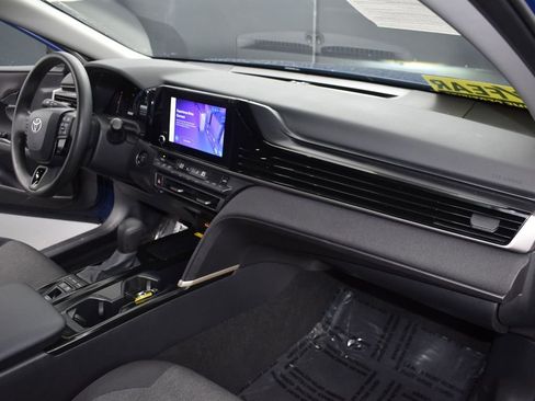 Used 2025 Toyota Camry LE image 33