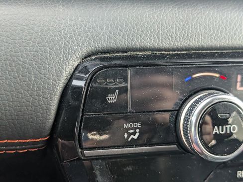 Used 2025 Honda Pilot TrailSport image 13