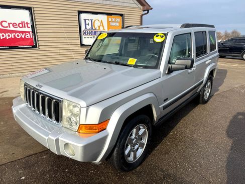 Used 2007 Jeep Commander Sport image 1