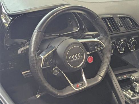 Used 2017 Audi R8 V10 image 12