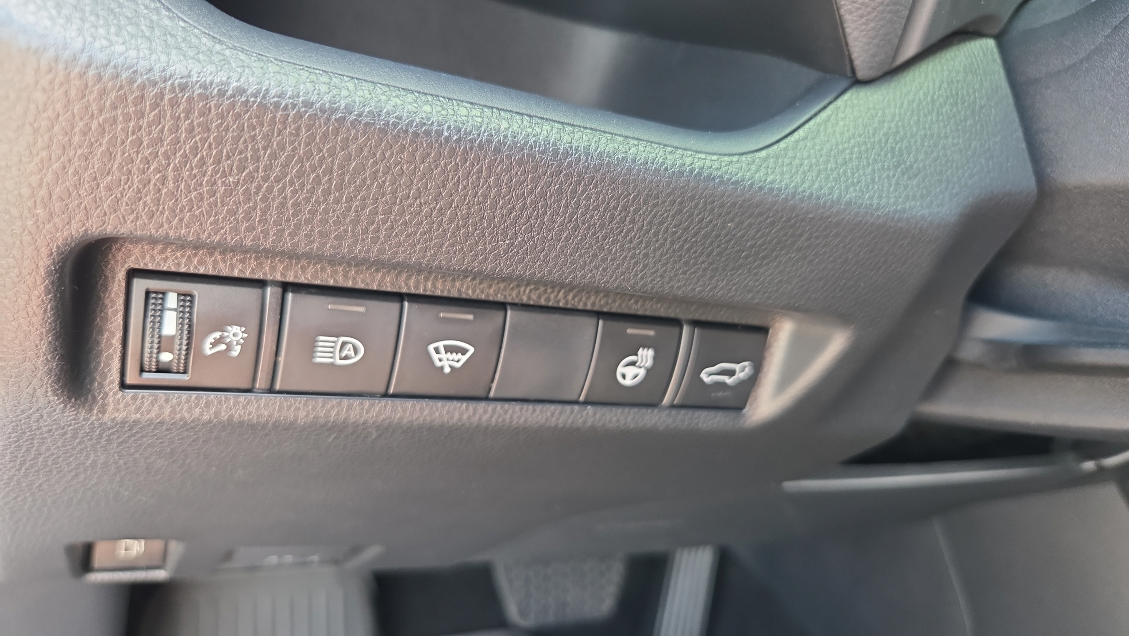 Used 2022 Toyota RAV4 XSE w/ Weather Package AWD/4WD image 21
