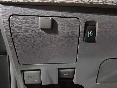 Used 2011 Toyota Sienna LE image 23