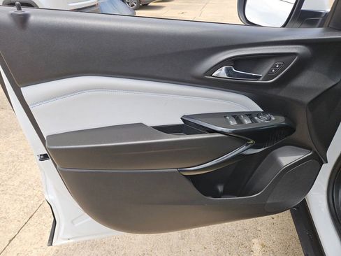 Used 2025 Chevrolet Trax LT w/ LT Convenience Package FWD image 14