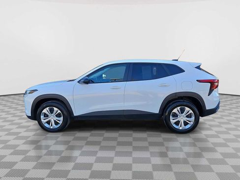 Certified 2025 Chevrolet Trax LS image 5