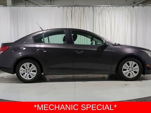 Used 2014 Chevrolet Cruze LS image 9
