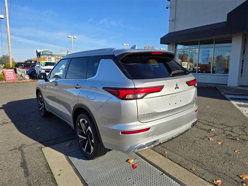 New 2025 Mitsubishi Outlander SEL image 7