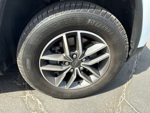 Used 2021 Jeep Grand Cherokee Limited AWD/4WD image 38