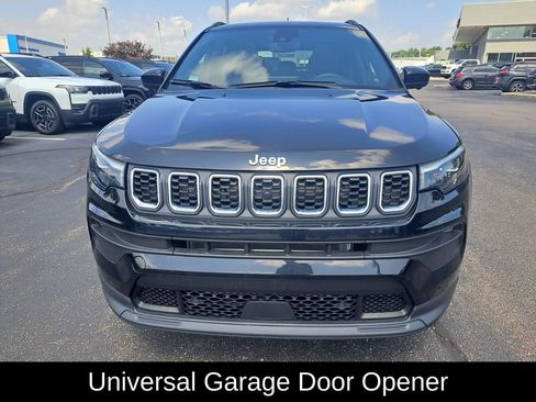 Used 2024 Jeep Compass Latitude w/ Sun and Sound Group AWD/4WD image 9