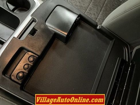 Used 2017 RAM 1500 Classic SLT w/ SLT Plus D←cor Group image 27