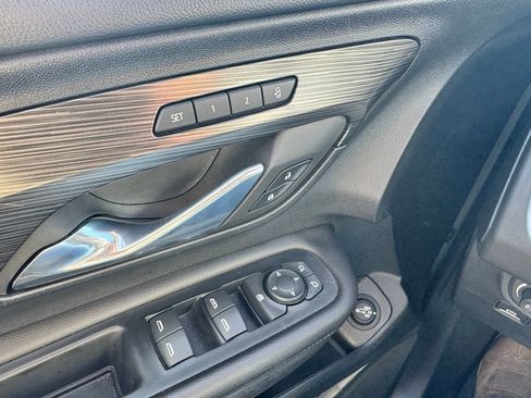 Used 2023 GMC Terrain SLT image 16