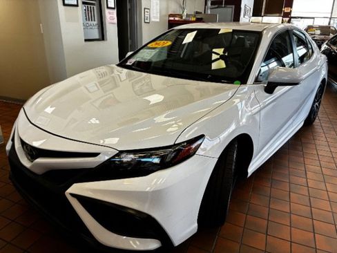 Used 2021 Toyota Camry SE image 8