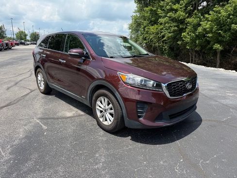 Used 2019 Kia Sorento AWD V6 image 2