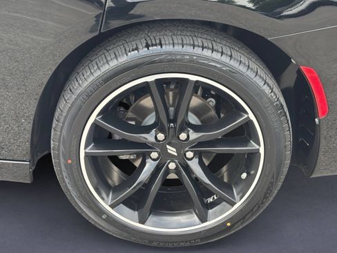 Used 2018 Dodge Charger R/T w/ Blacktop Package RWD image 9
