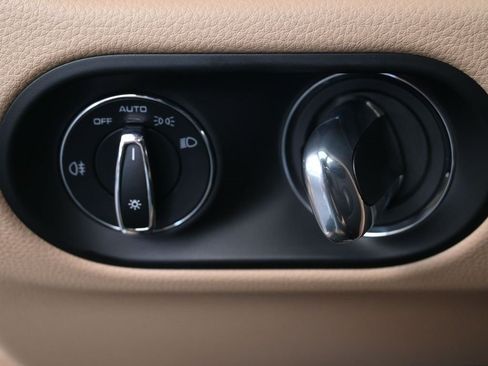 Used 2026 Porsche Macan image 24