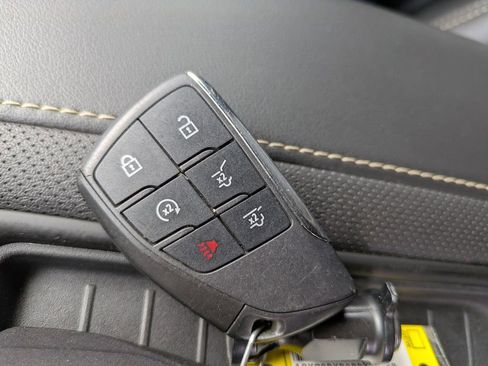 Used 2023 GMC Yukon SLT AWD/4WD image 35