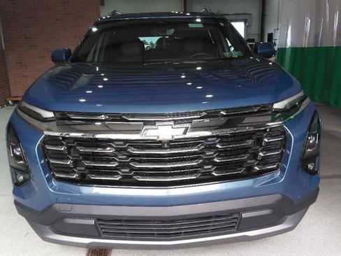 Used 2025 Chevrolet Equinox LT w/ Convenience Package II AWD/4WD image 4