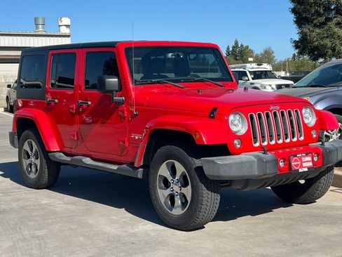 Used 2018 Jeep Wrangler Unlimited Sahara AWD/4WD image 10