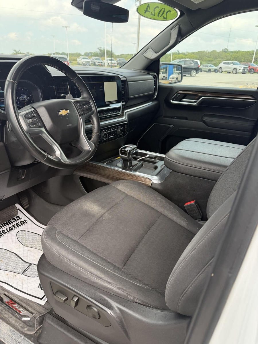 Used 2024 Chevrolet Silverado 1500 LT AWD/4WD image 7