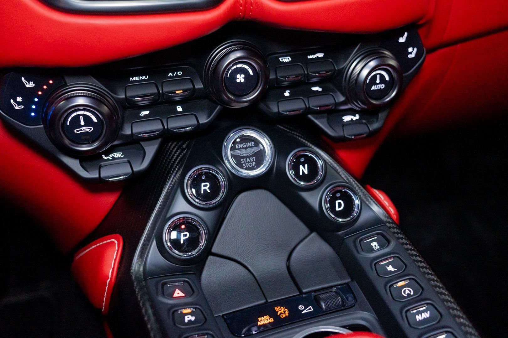 Used 2019 Aston Martin V8 Vantage Coupe RWD image 44