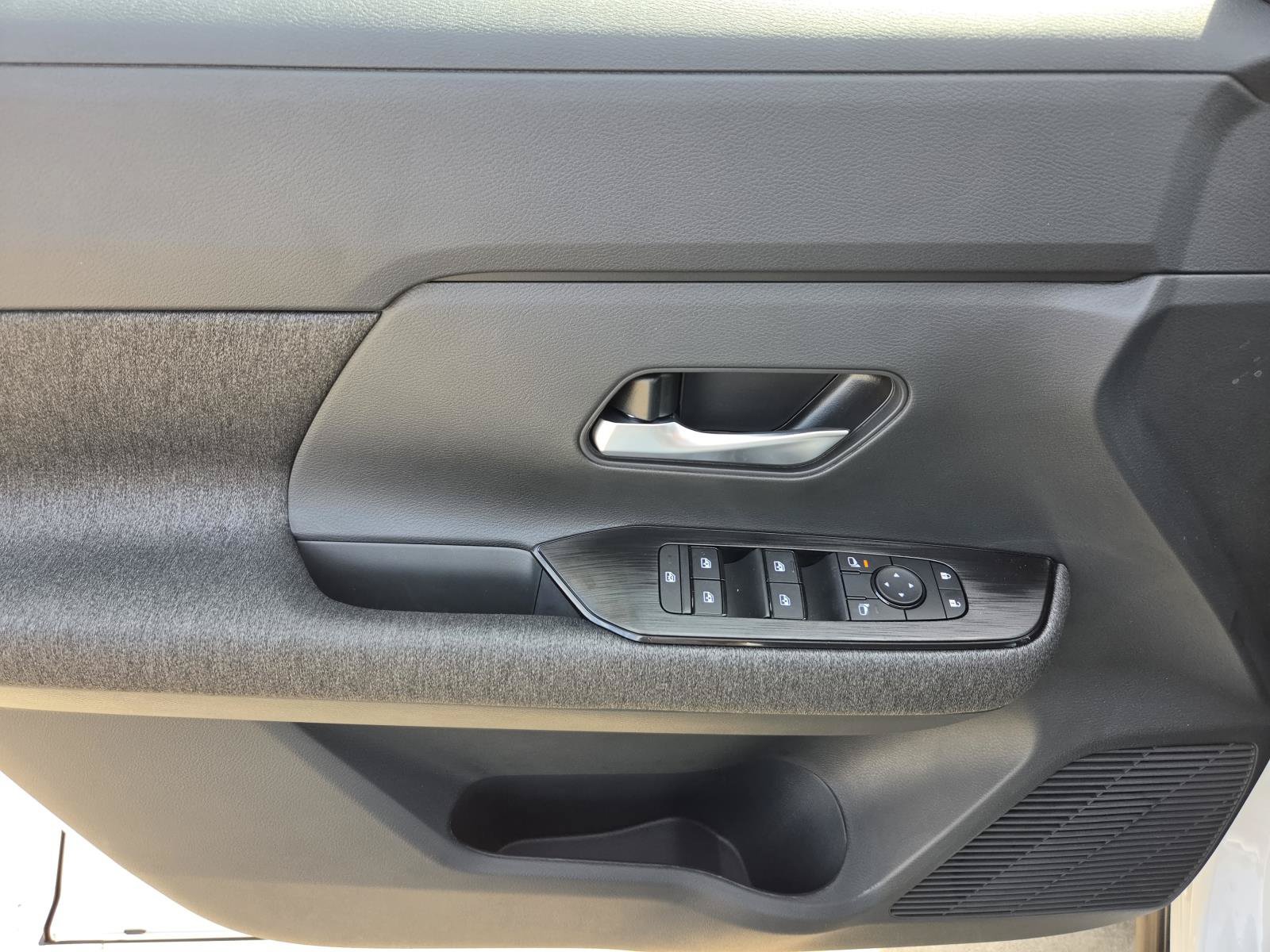 New 2027 Nissan Kicks SV w/ Cold Weather Package FWD image 15