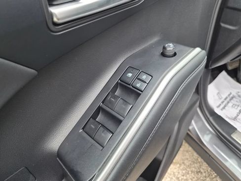 Used 2022 Toyota Highlander XLE AWD/4WD image 14