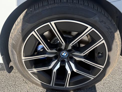 Certified 2023 BMW i7 xDrive60 w/ Executive Package 2 AWD/4WD image 13