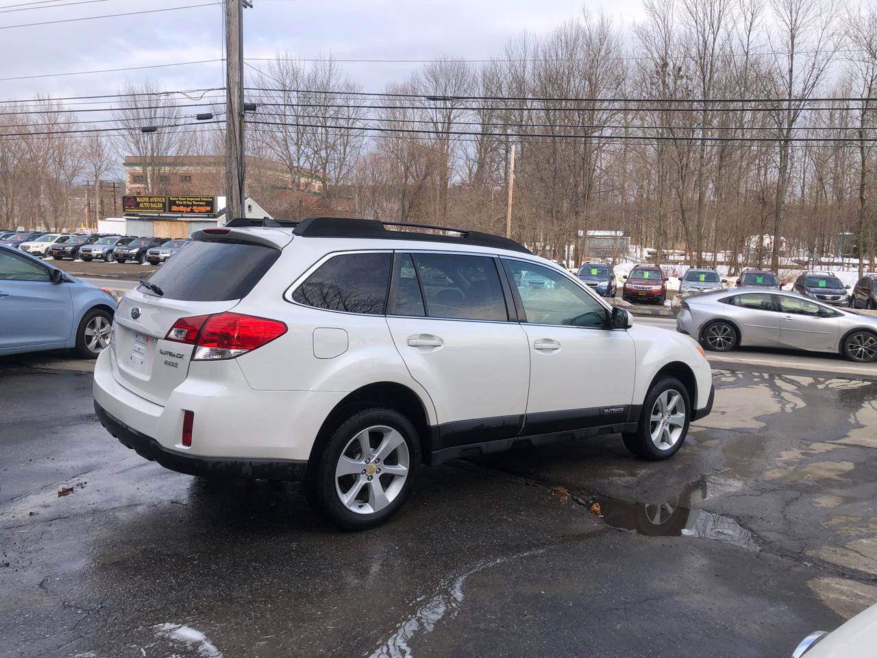Used 2014 Subaru Outback 2.5i Premium AWD/4WD image 5