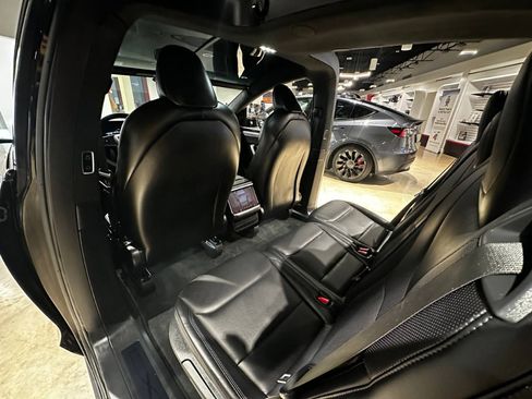 Used 2024 Tesla Model X image 19
