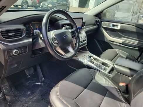 Used 2022 Ford Explorer XLT w/ Equipment Group 202A image 12