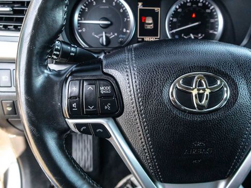 Certified 2019 Toyota Highlander XLE FWD image 44