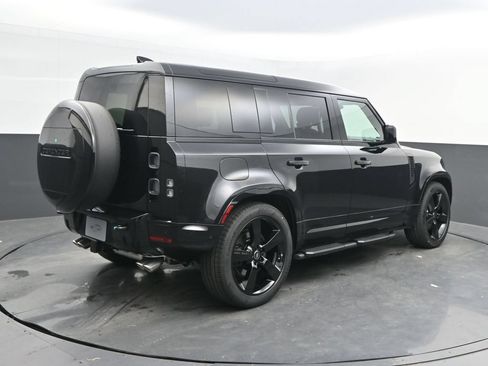 Used 2025 Land Rover Defender 110 V8 AWD/4WD image 7